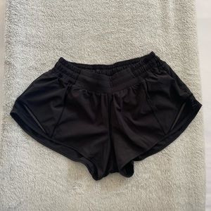 Lululemon Hotty Hot Short 2.5